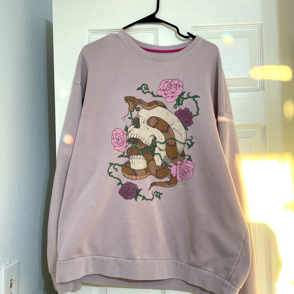 Earthbound Snake & Skull Pullover sweatshirt, large. Lavender.